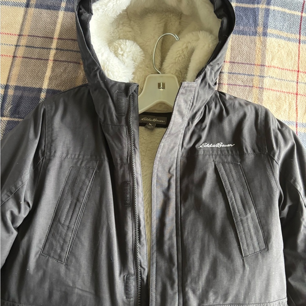 Boys black Eddie Bauer warm winter coat.  Size small 7/8.
Barely worn. - Picture 4 of 5